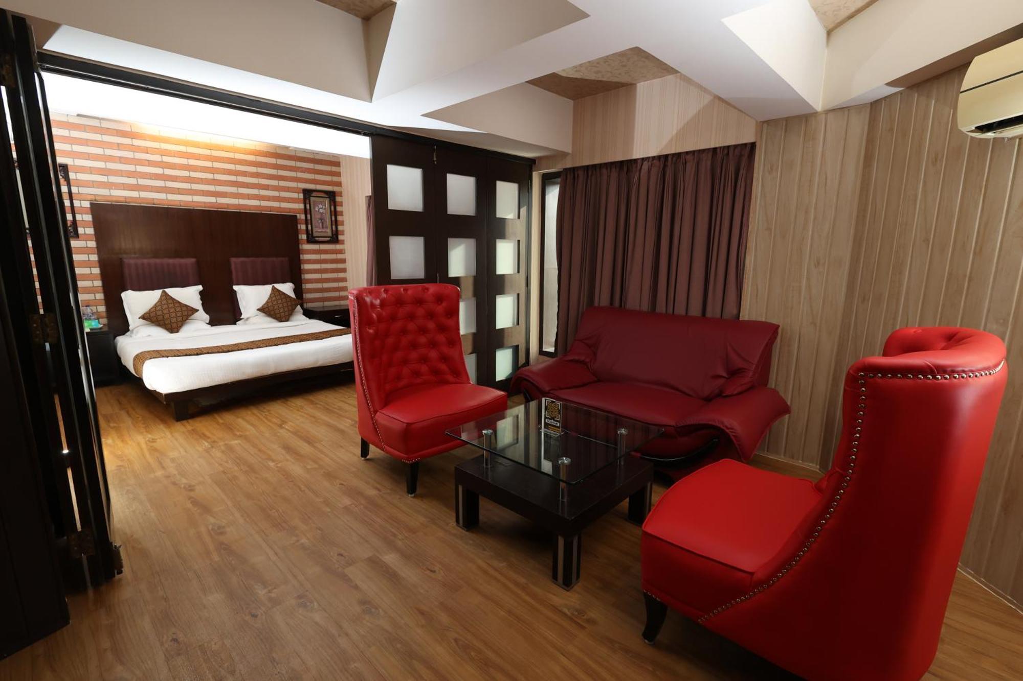 Quaint Suites Hotel & Banquet Мумбаи Экстерьер фото