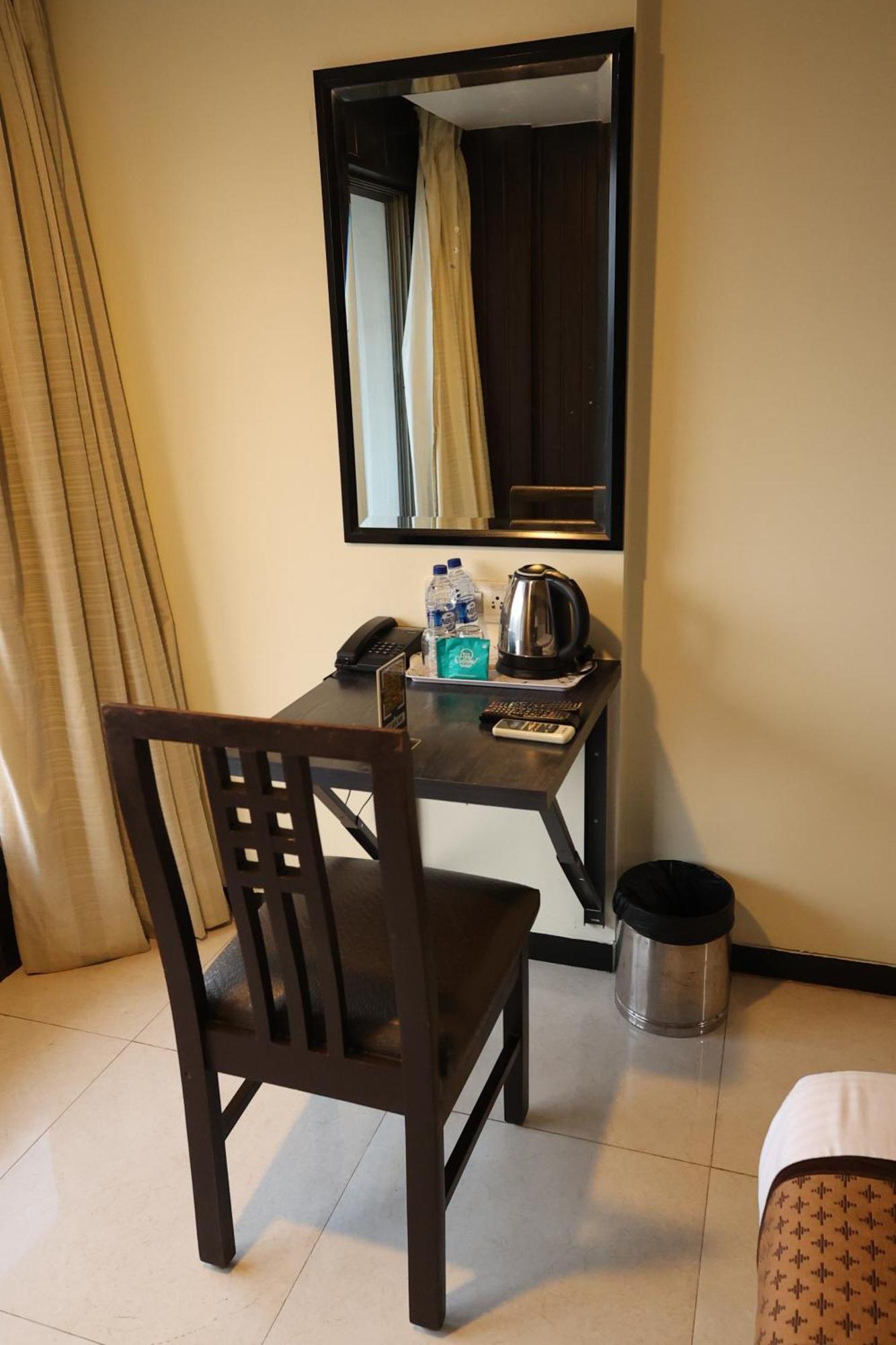 Quaint Suites Hotel & Banquet Мумбаи Экстерьер фото