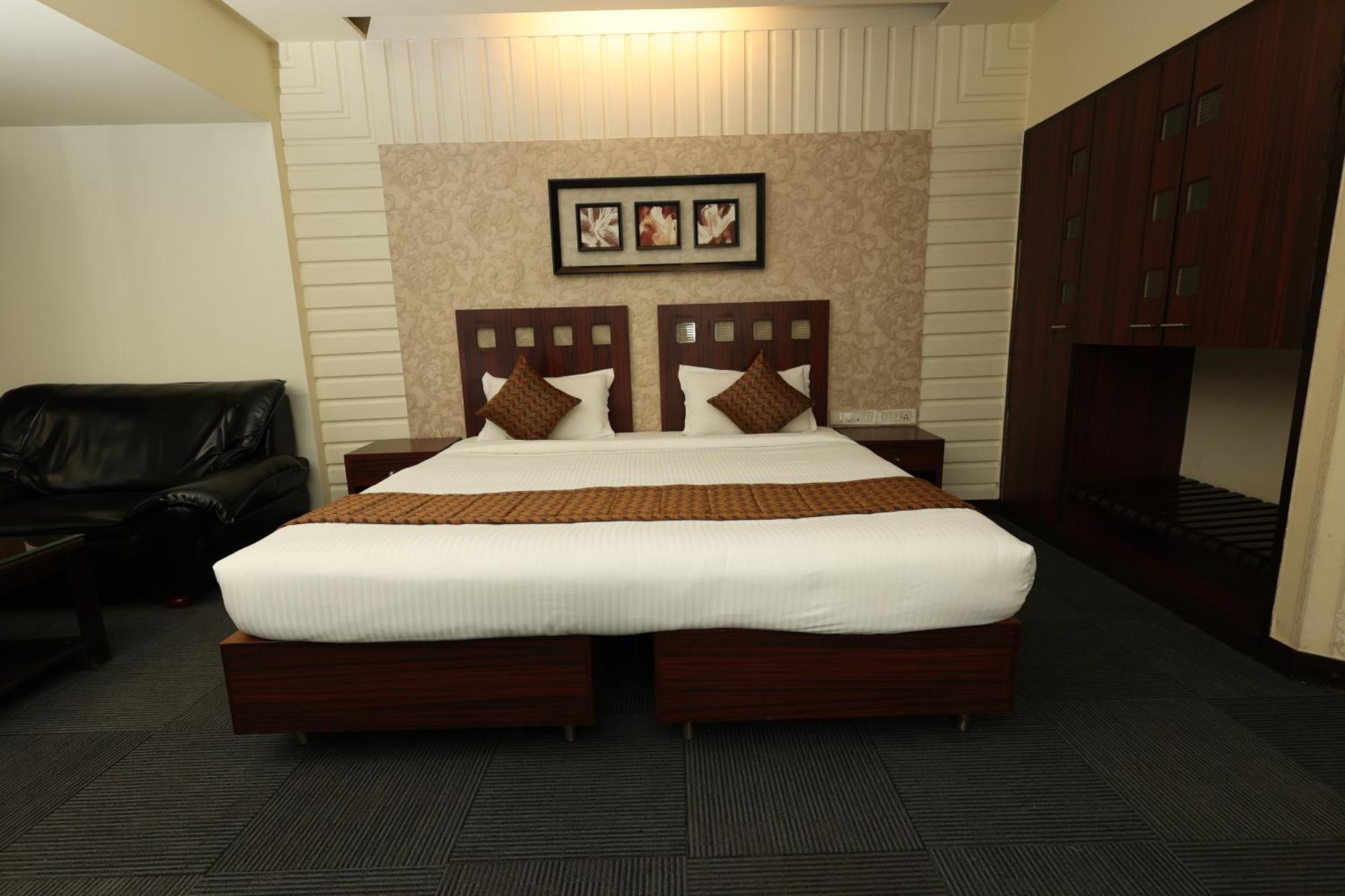 Quaint Suites Hotel & Banquet Мумбаи Экстерьер фото