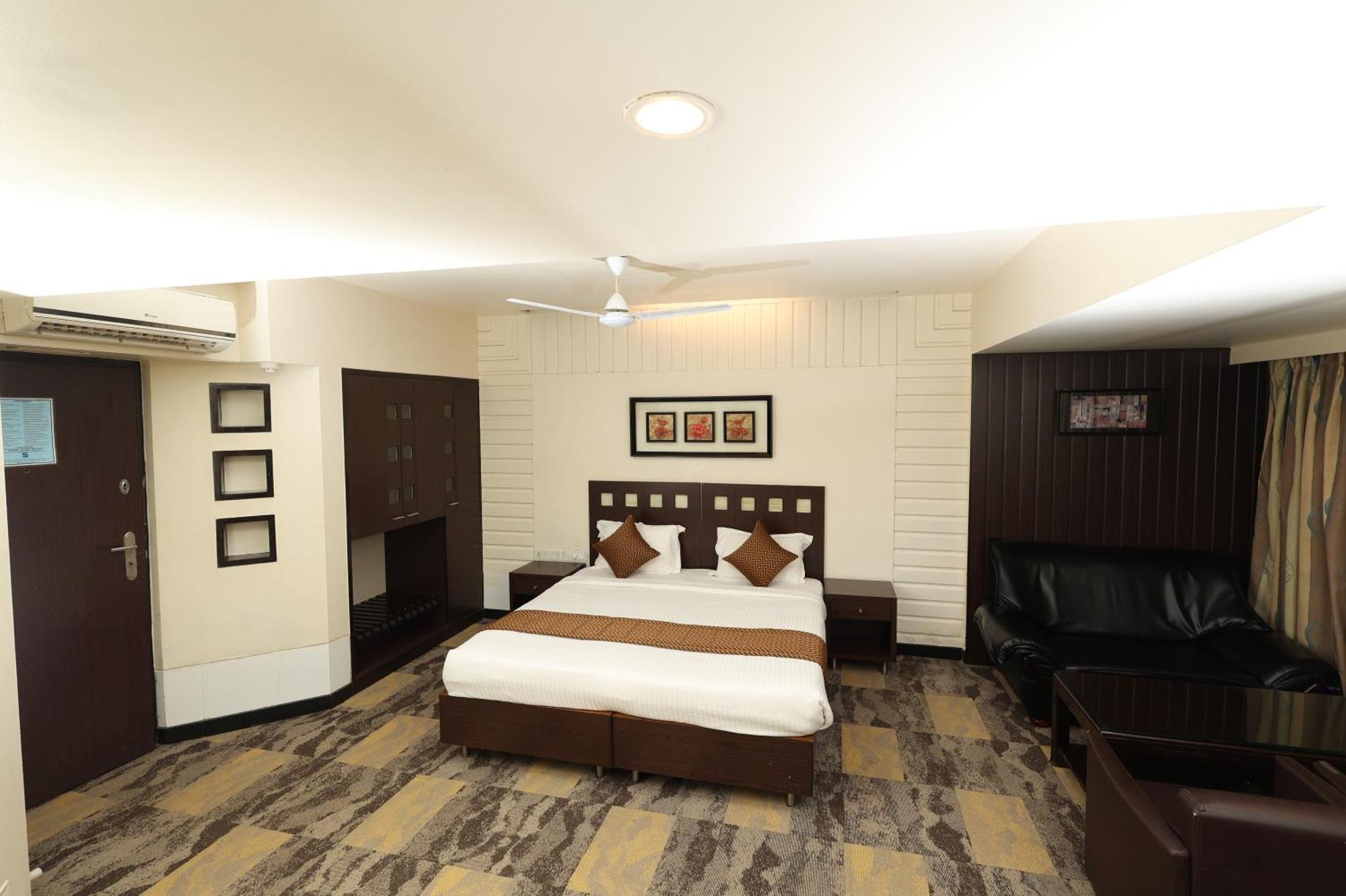 Quaint Suites Hotel & Banquet Мумбаи Экстерьер фото