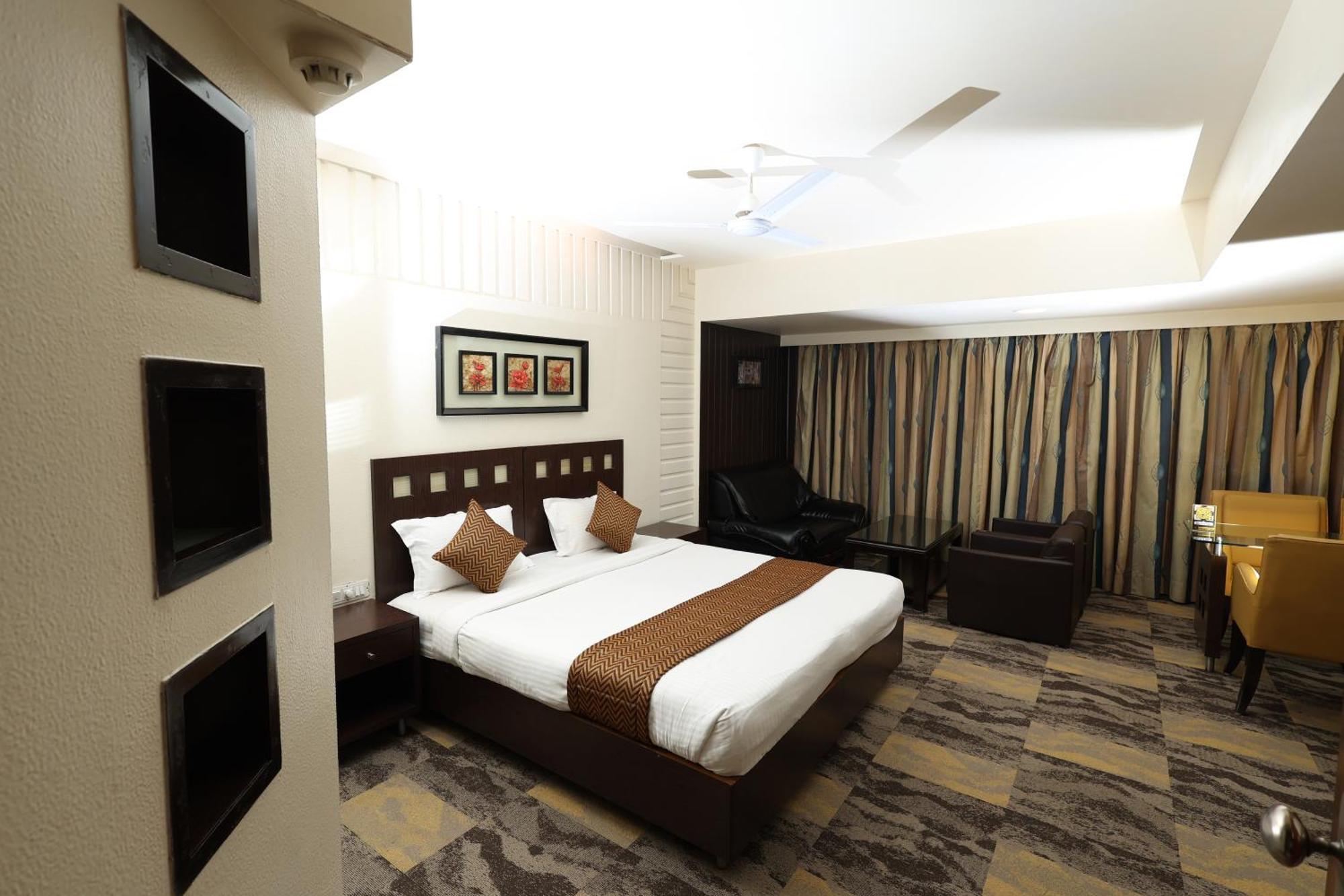 Quaint Suites Hotel & Banquet Мумбаи Экстерьер фото