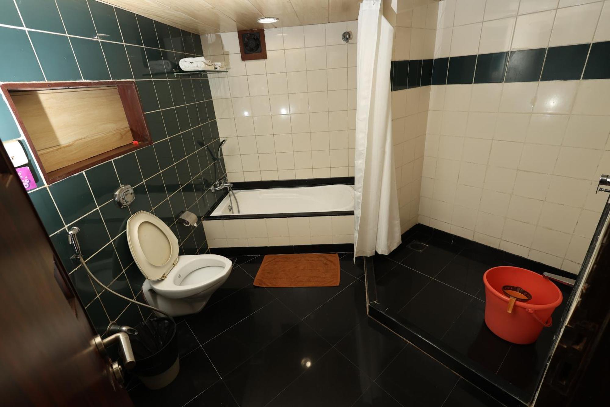 Quaint Suites Hotel & Banquet Мумбаи Экстерьер фото
