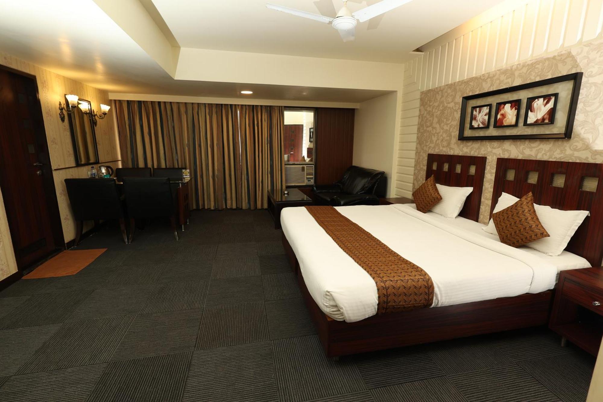 Quaint Suites Hotel & Banquet Мумбаи Экстерьер фото