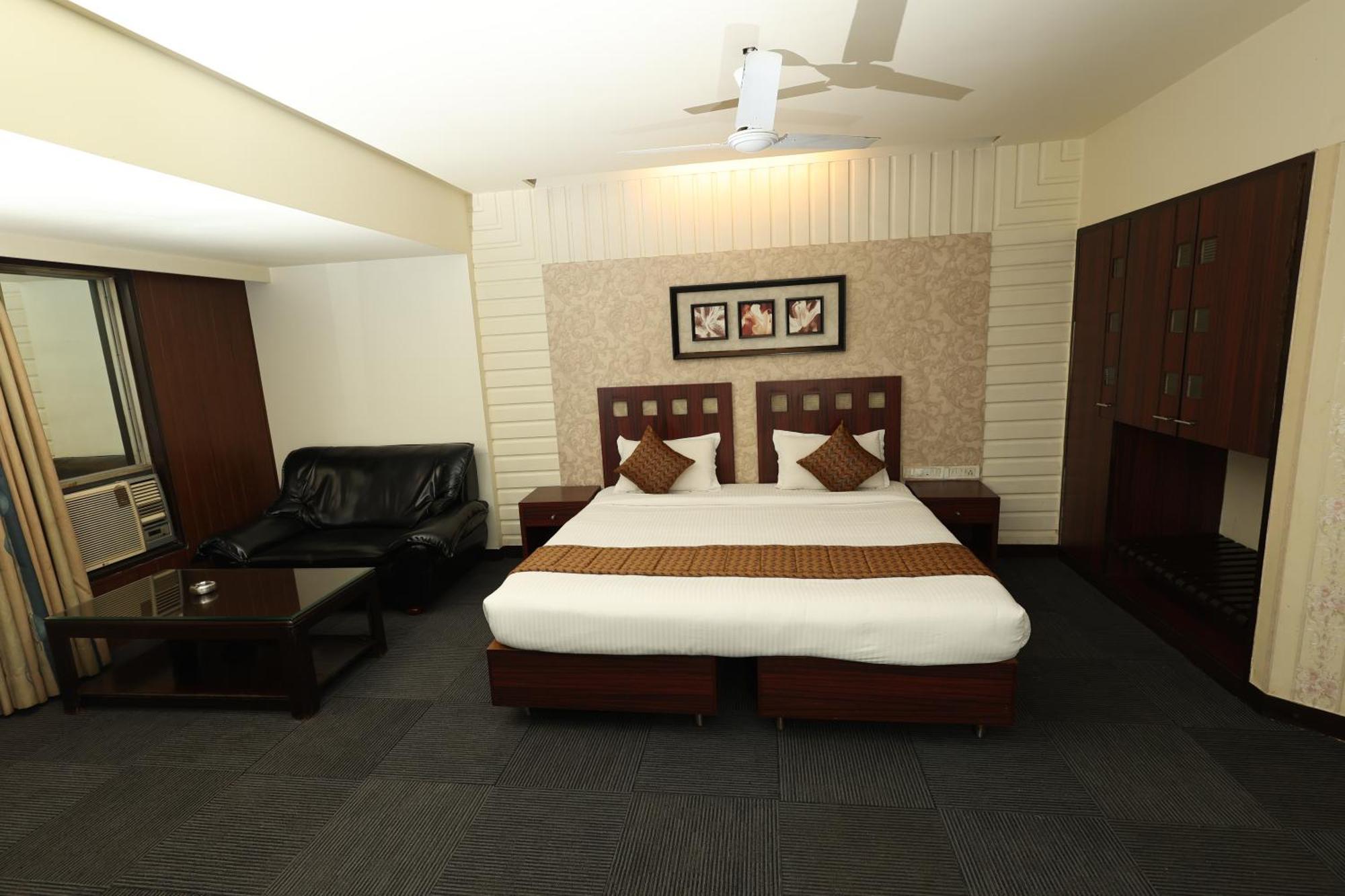 Quaint Suites Hotel & Banquet Мумбаи Экстерьер фото