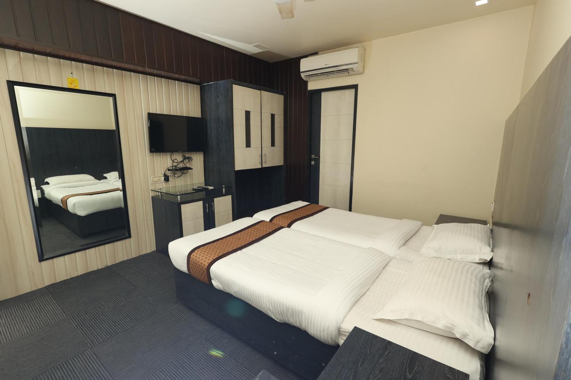 Quaint Suites Hotel & Banquet Мумбаи Экстерьер фото