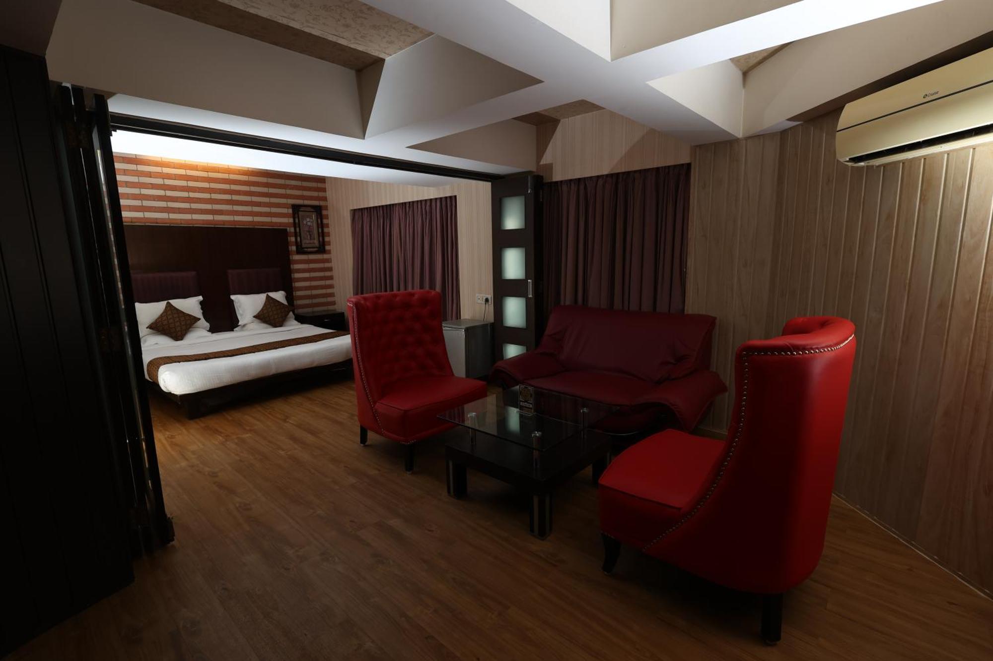 Quaint Suites Hotel & Banquet Мумбаи Экстерьер фото