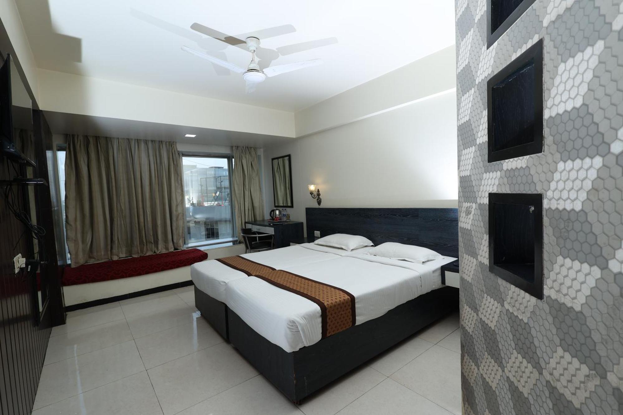 Quaint Suites Hotel & Banquet Мумбаи Экстерьер фото