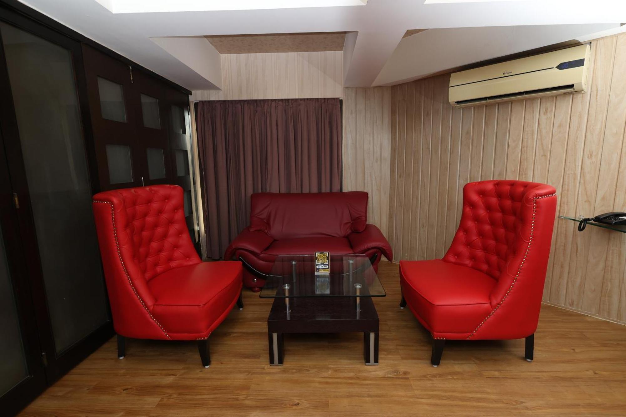 Quaint Suites Hotel & Banquet Мумбаи Экстерьер фото