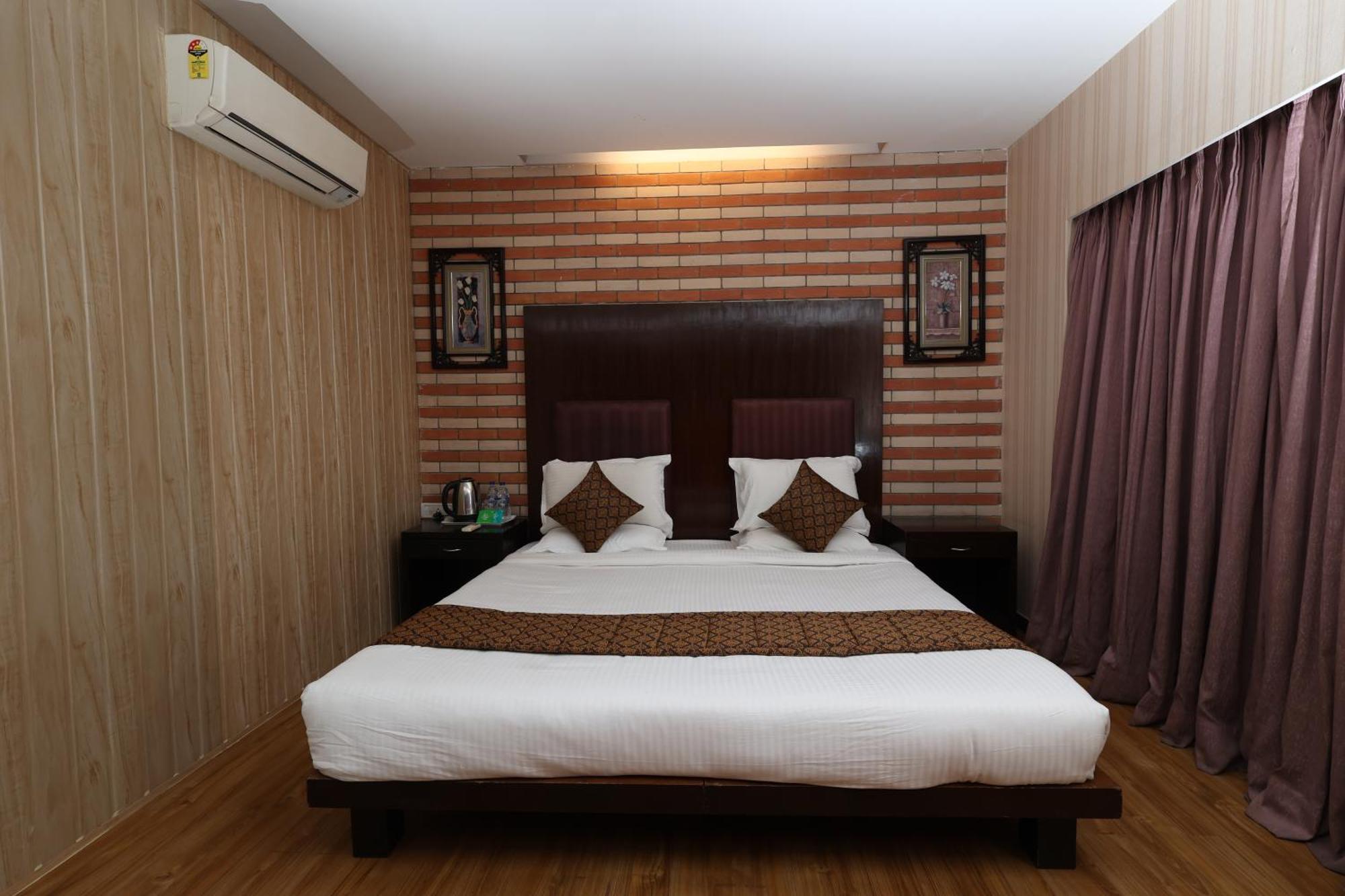 Quaint Suites Hotel & Banquet Мумбаи Экстерьер фото