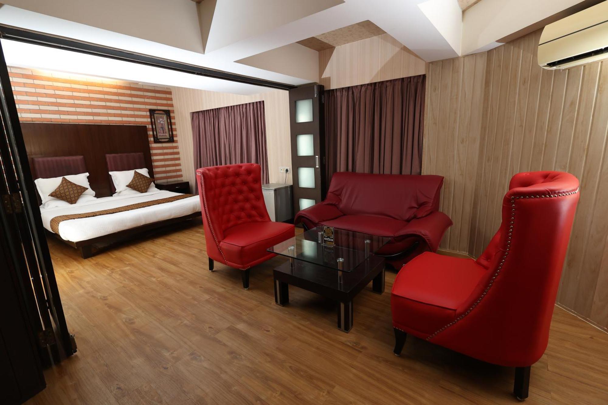 Quaint Suites Hotel & Banquet Мумбаи Экстерьер фото