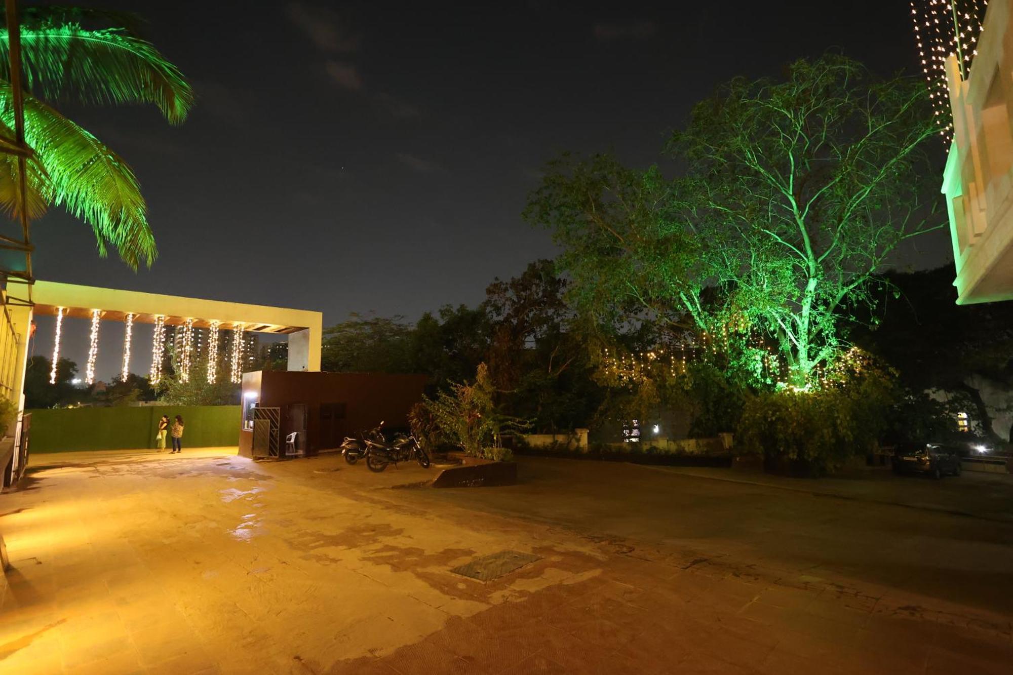 Quaint Suites Hotel & Banquet Мумбаи Экстерьер фото