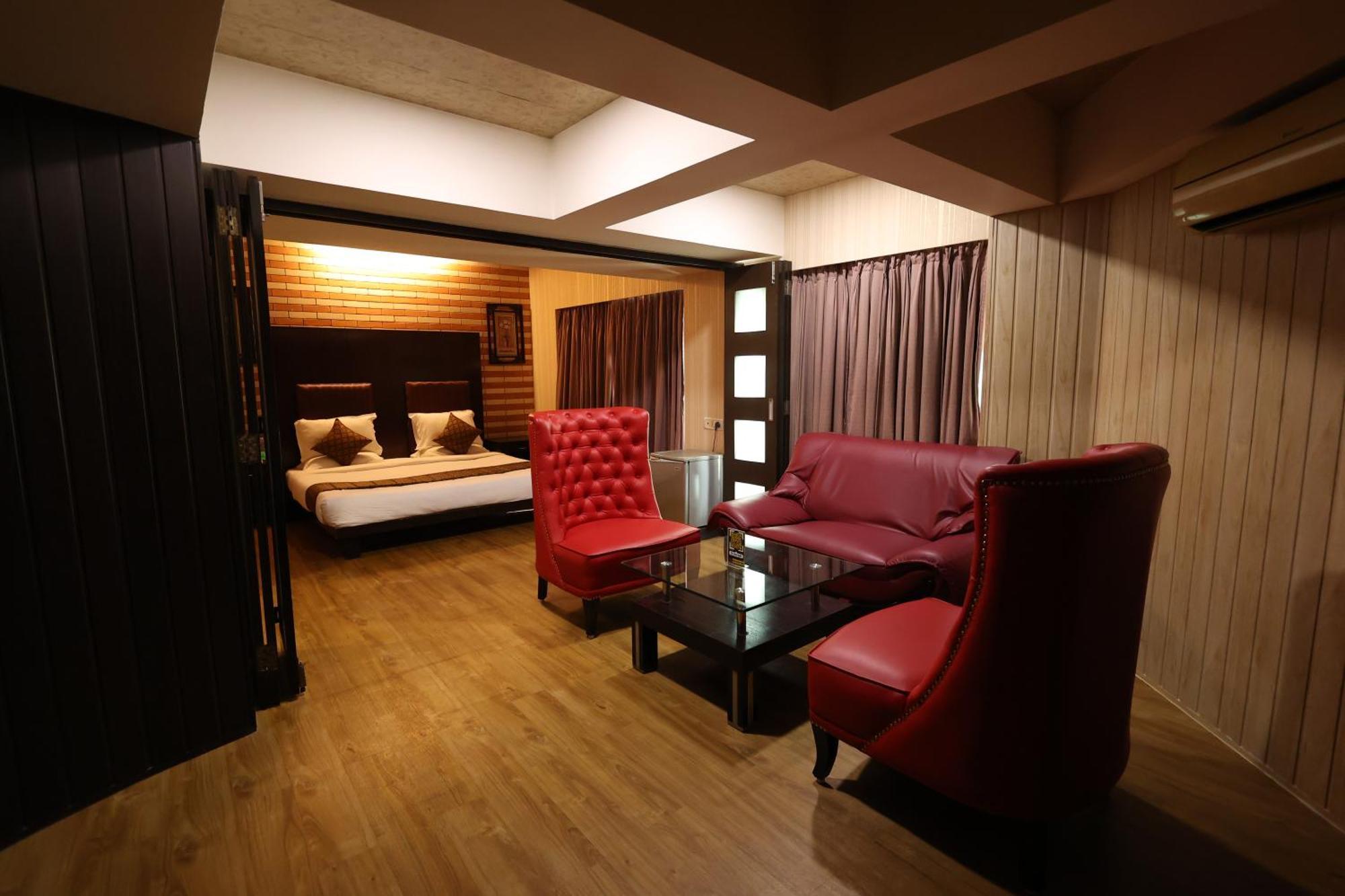 Quaint Suites Hotel & Banquet Мумбаи Экстерьер фото